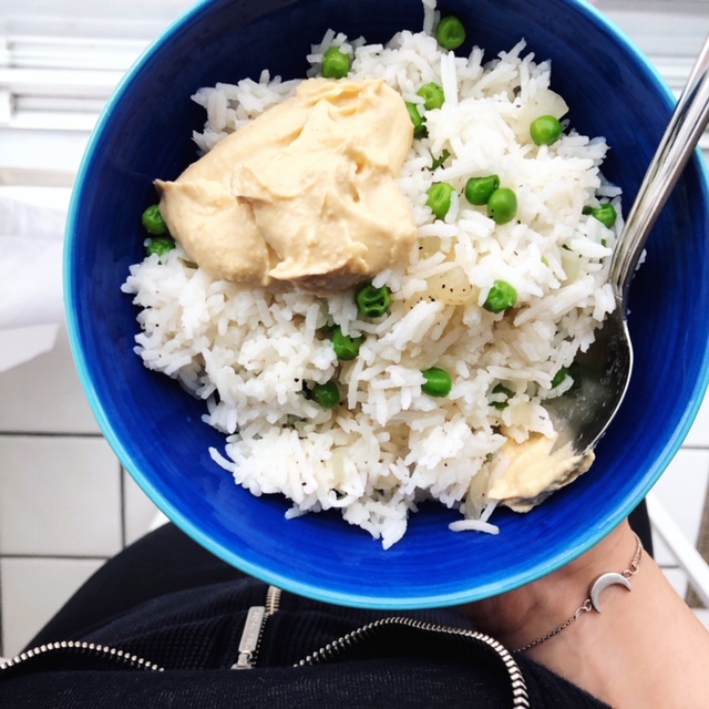 What I Eat As A Nursing Vegan Mom (Postpartum Meal Ideas!)