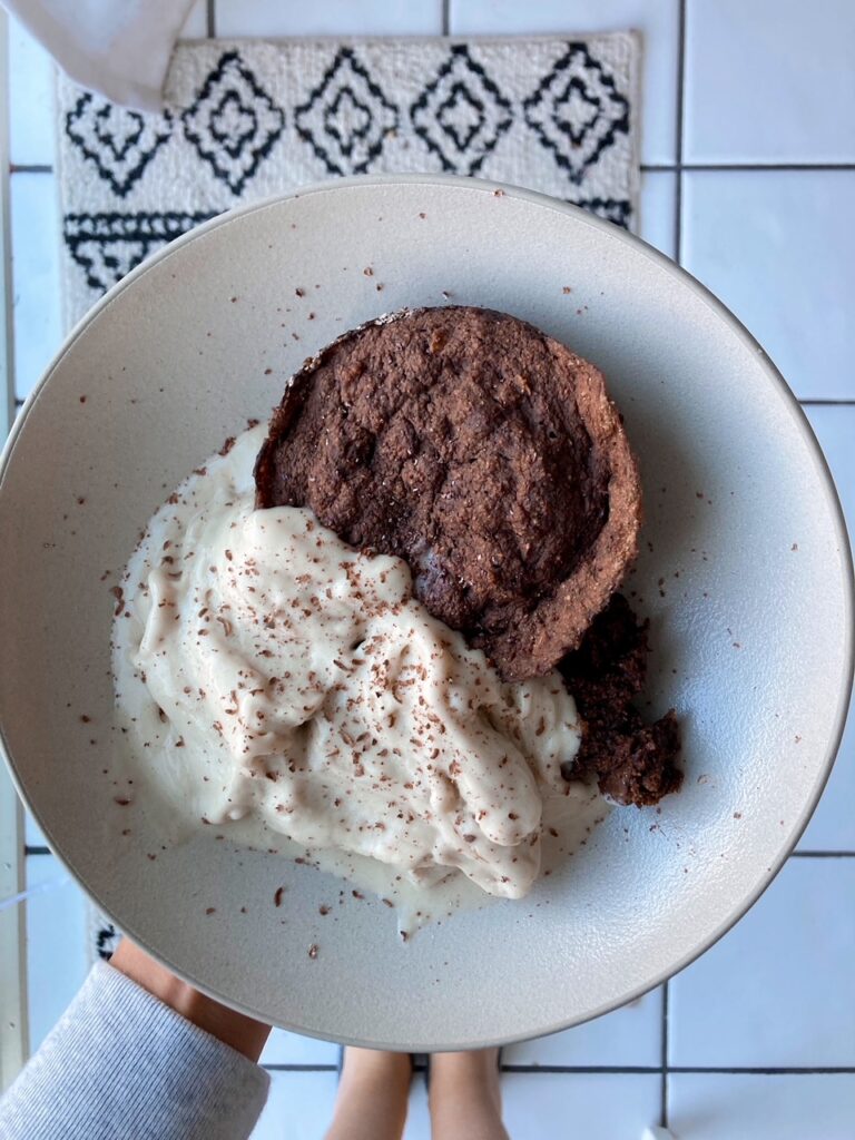 Single-Serving Chocolate Oat Cake