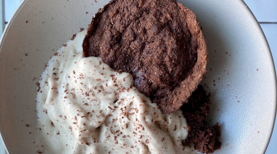 Single-Serving Chocolate Oat Cake